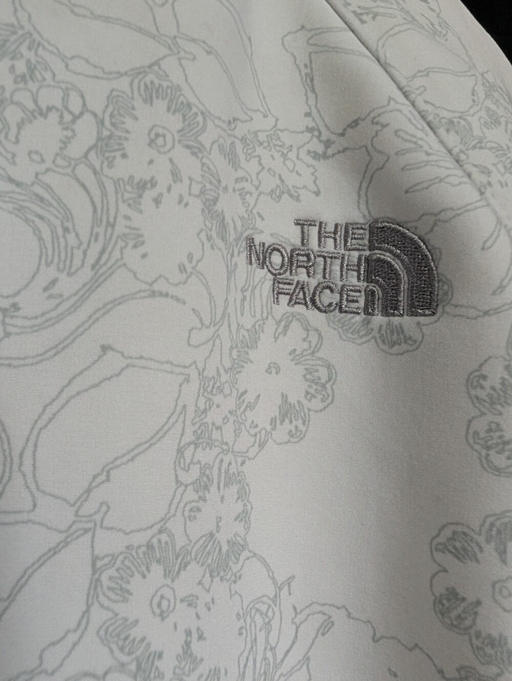 The North Face Women's White Floral Light Softshell Jacket - Picture 5 of 6